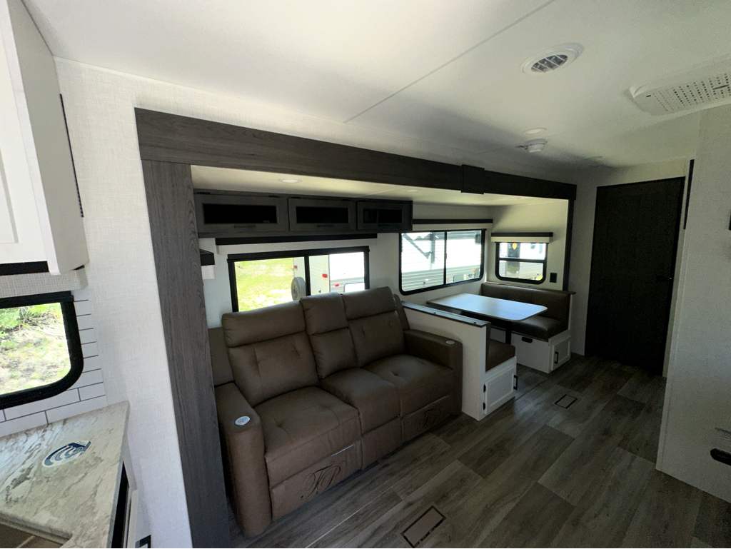 2026 VENTURE RV SPORTTREK 251VRK - Image 9