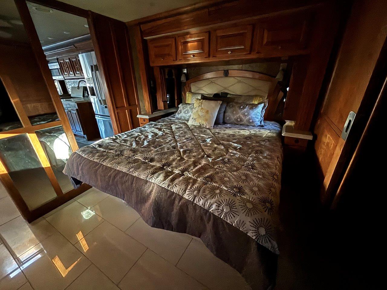 2015 Tiffin Phaeton 40 AH - Image 14