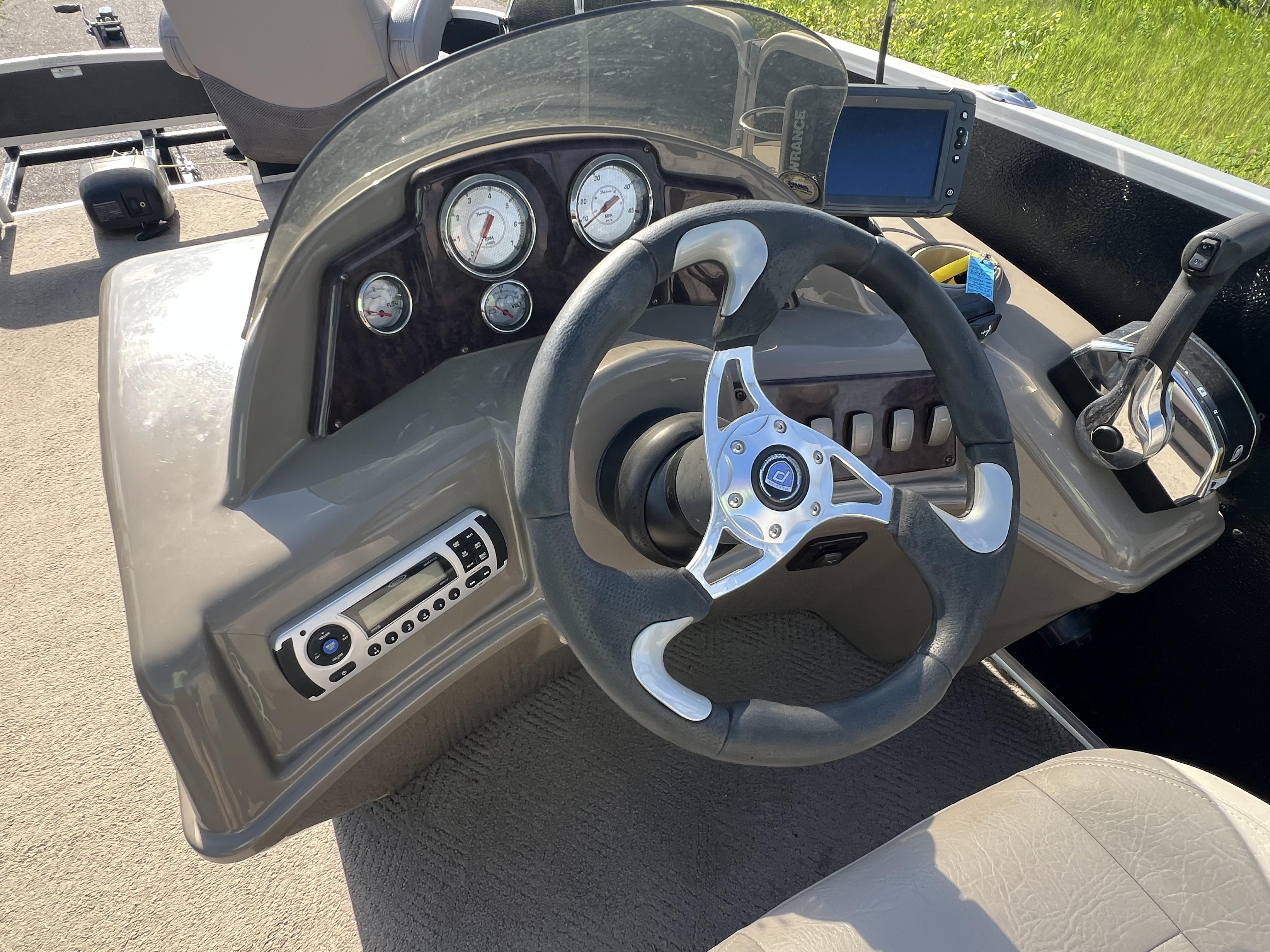 2012 PREMIER 201 EXPLORER - Image 13