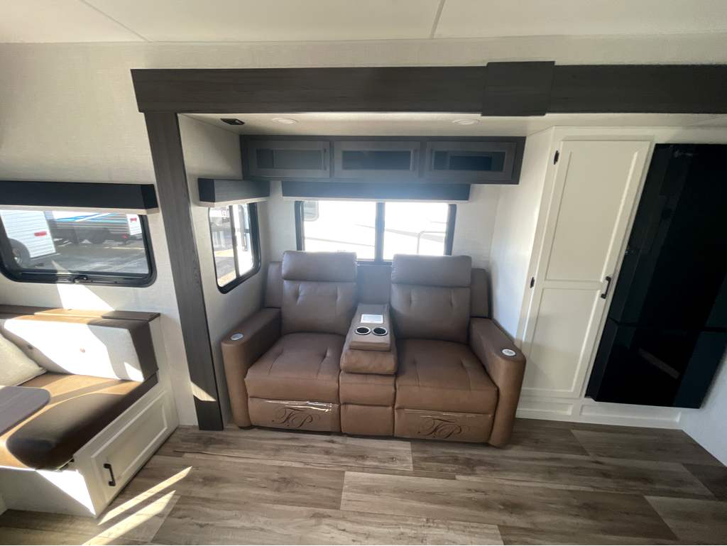 2026 VENTURE RV SPORTTREK 302VRD - Image 25