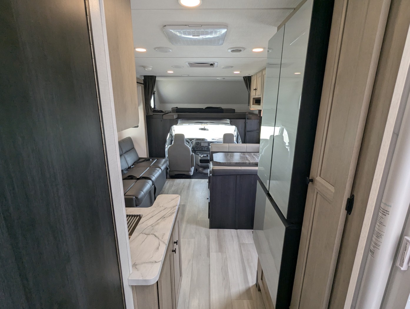 2026 FOREST RIVER SUNSEEKER 2750SLE - Image 28