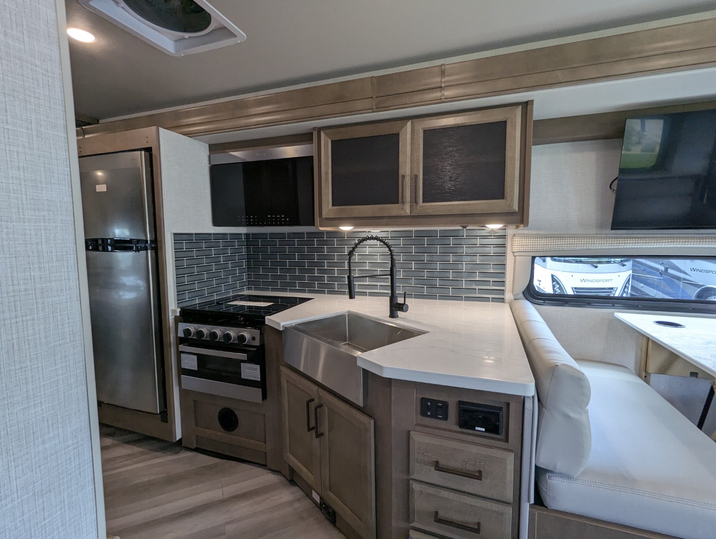 2026 Holiday Rambler Invicta 33HB - Image 11