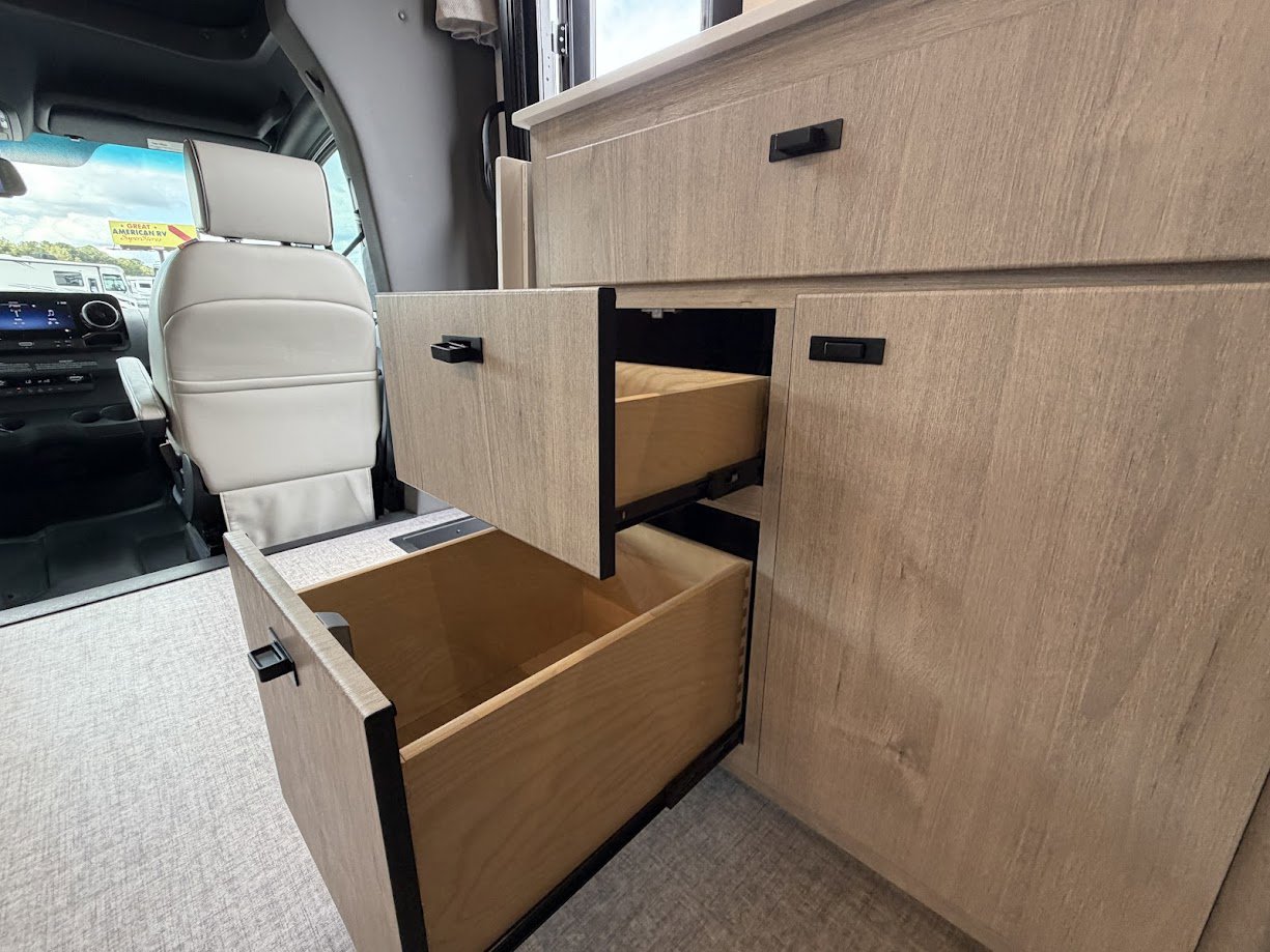 2026 Grand Design Lineage Series M 25TK - Image 29