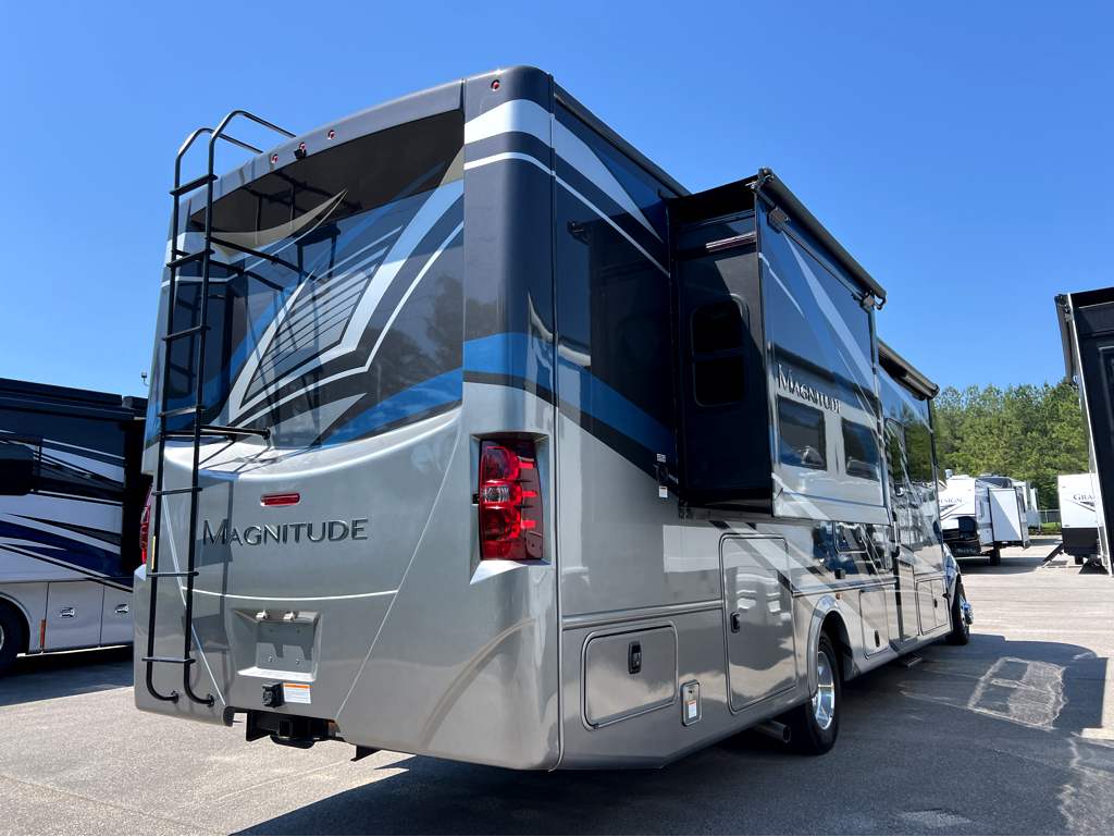 2022 THOR MOTOR COACH MAGNITUDE BT36 - Image 4