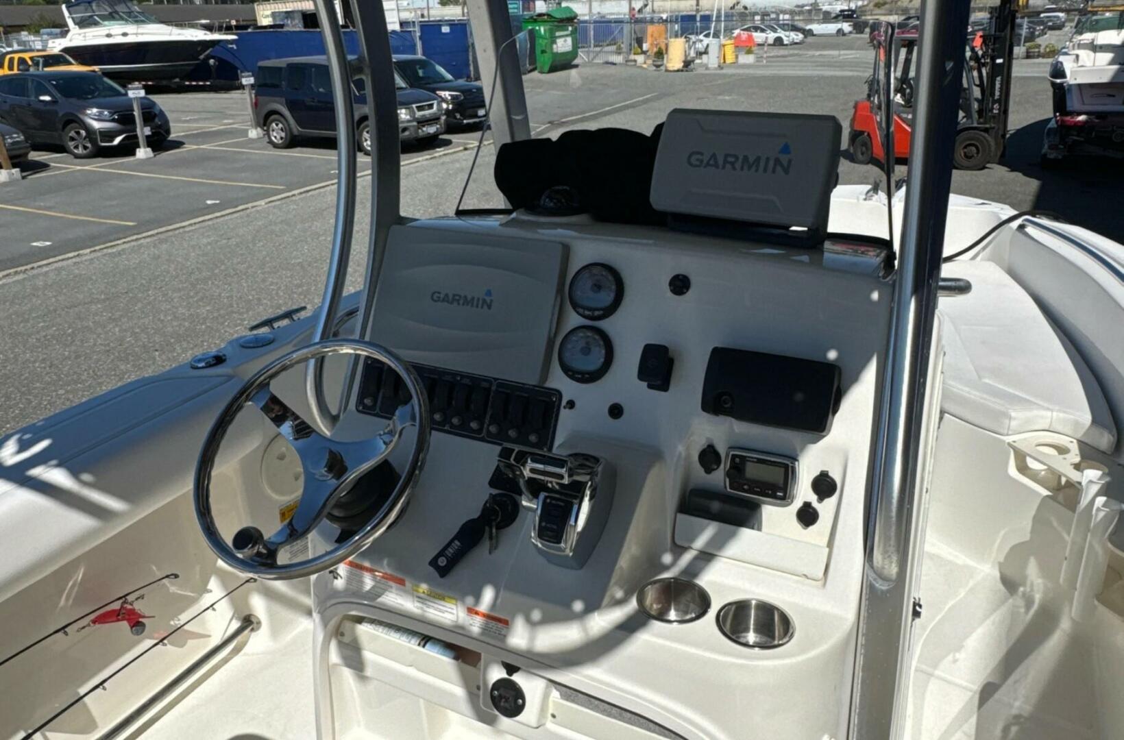 2014 Boston Whaler 220 OUTRAGE Base - Image 9