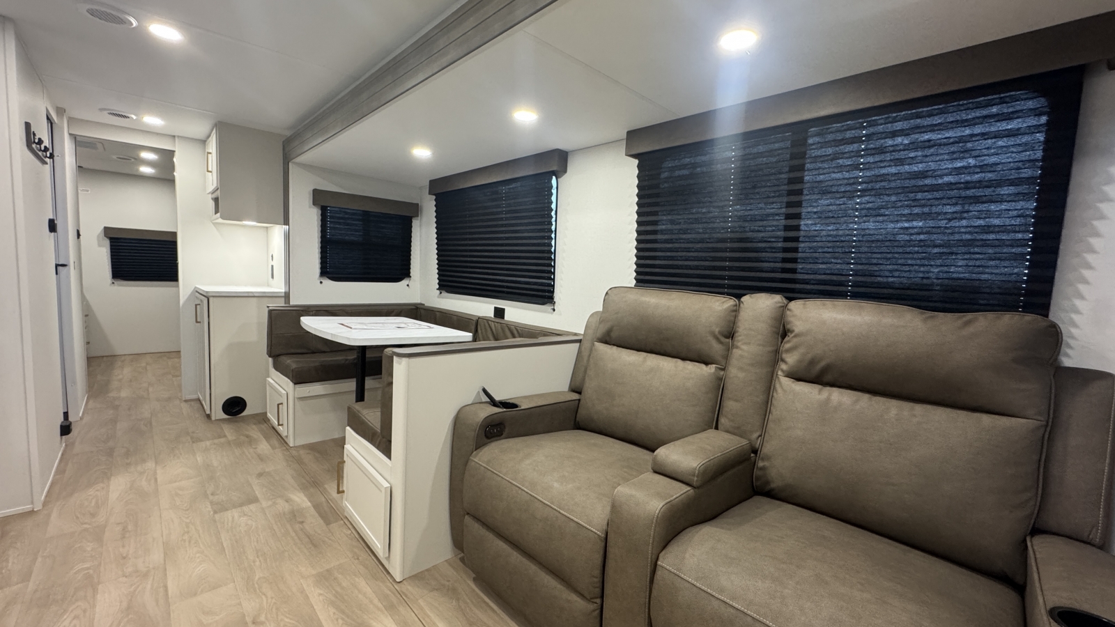 2026 Grand Design Transcend 325BHT - Image 11