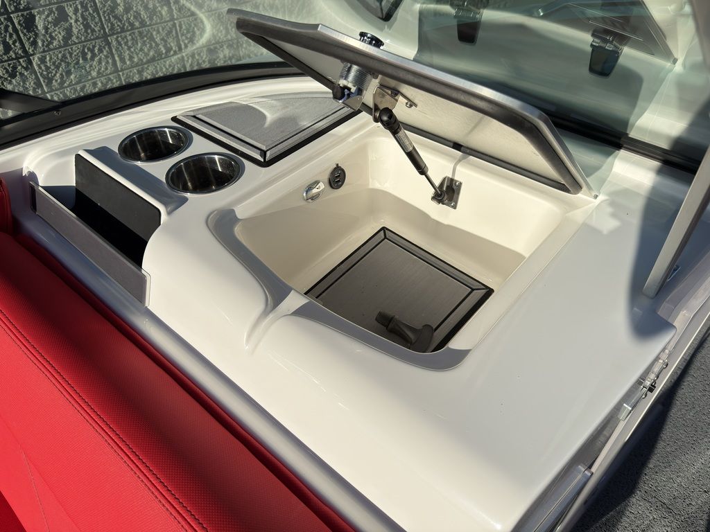 2019 MasterCraft XT22 - Image 42