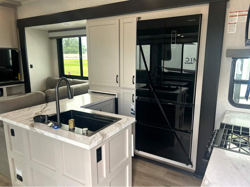 2026 JAYCO SEISMIC 395 - Image 7