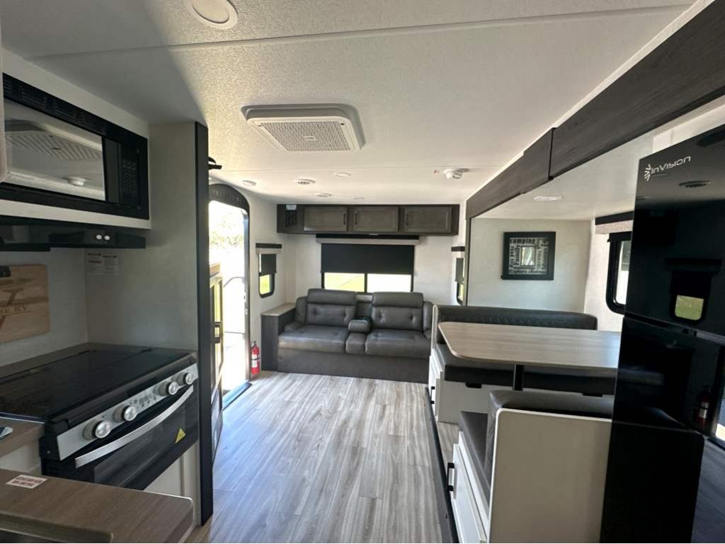 2026 VENTURE RV SPORTTREK STINGER 232VRL - Image 14