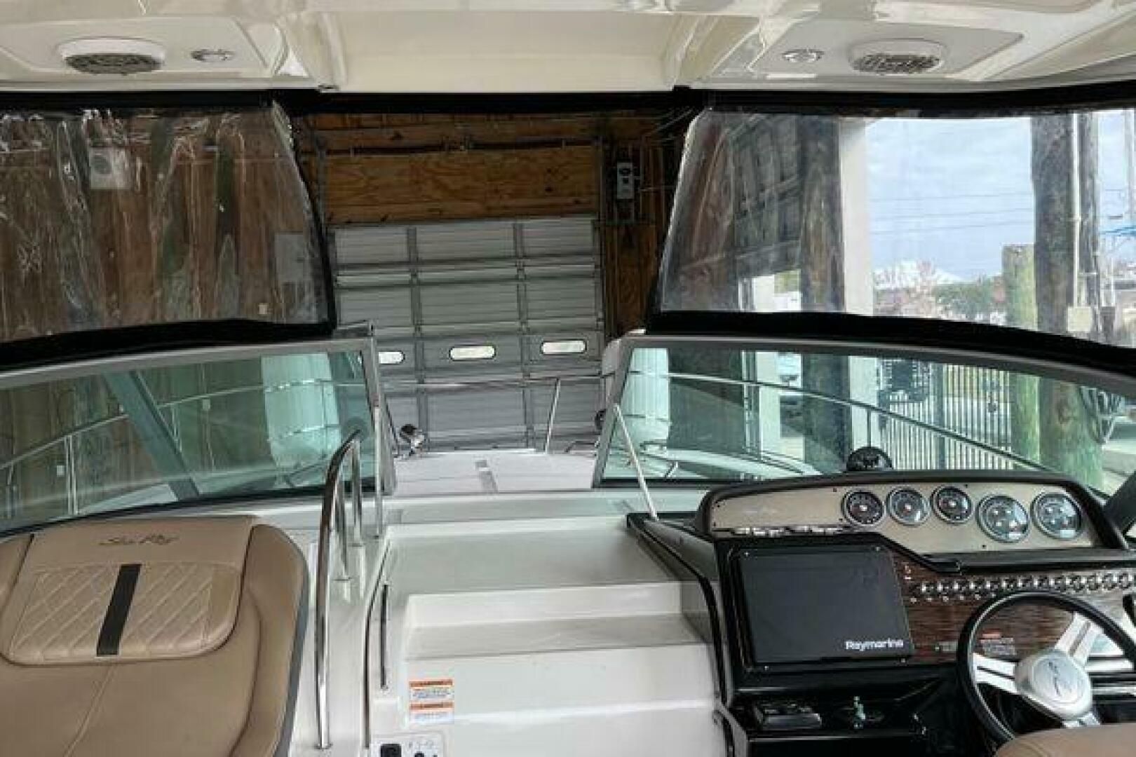 2017 Sea Ray Sundancer 350 - Image 9