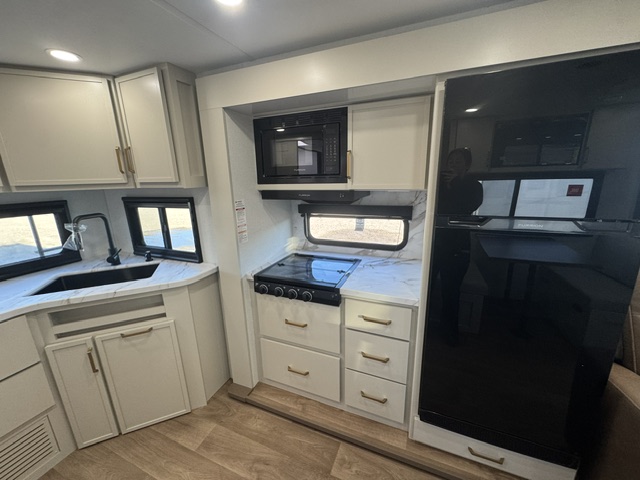 2027 IMAGINE XLS 22MLE - Image 21