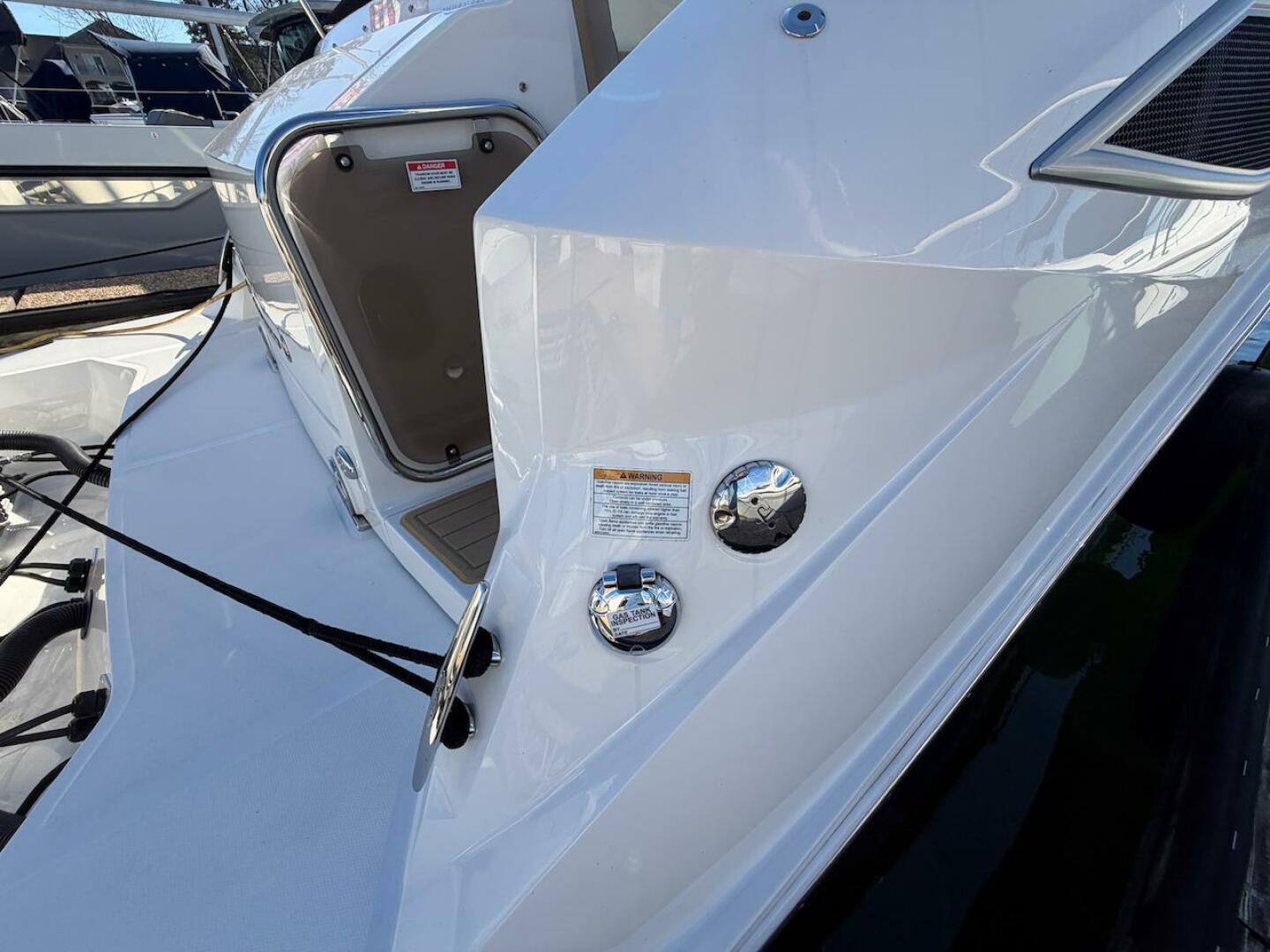 2023 Sea Ray 320 Outboard - Image 42