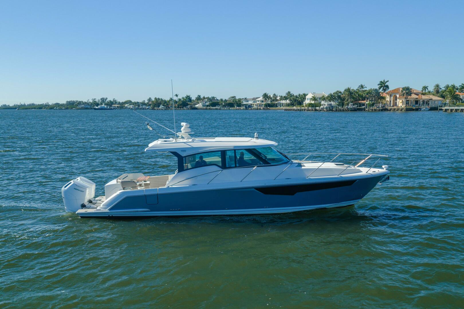 2025 Tiara Yachts 43 LE - Image 3
