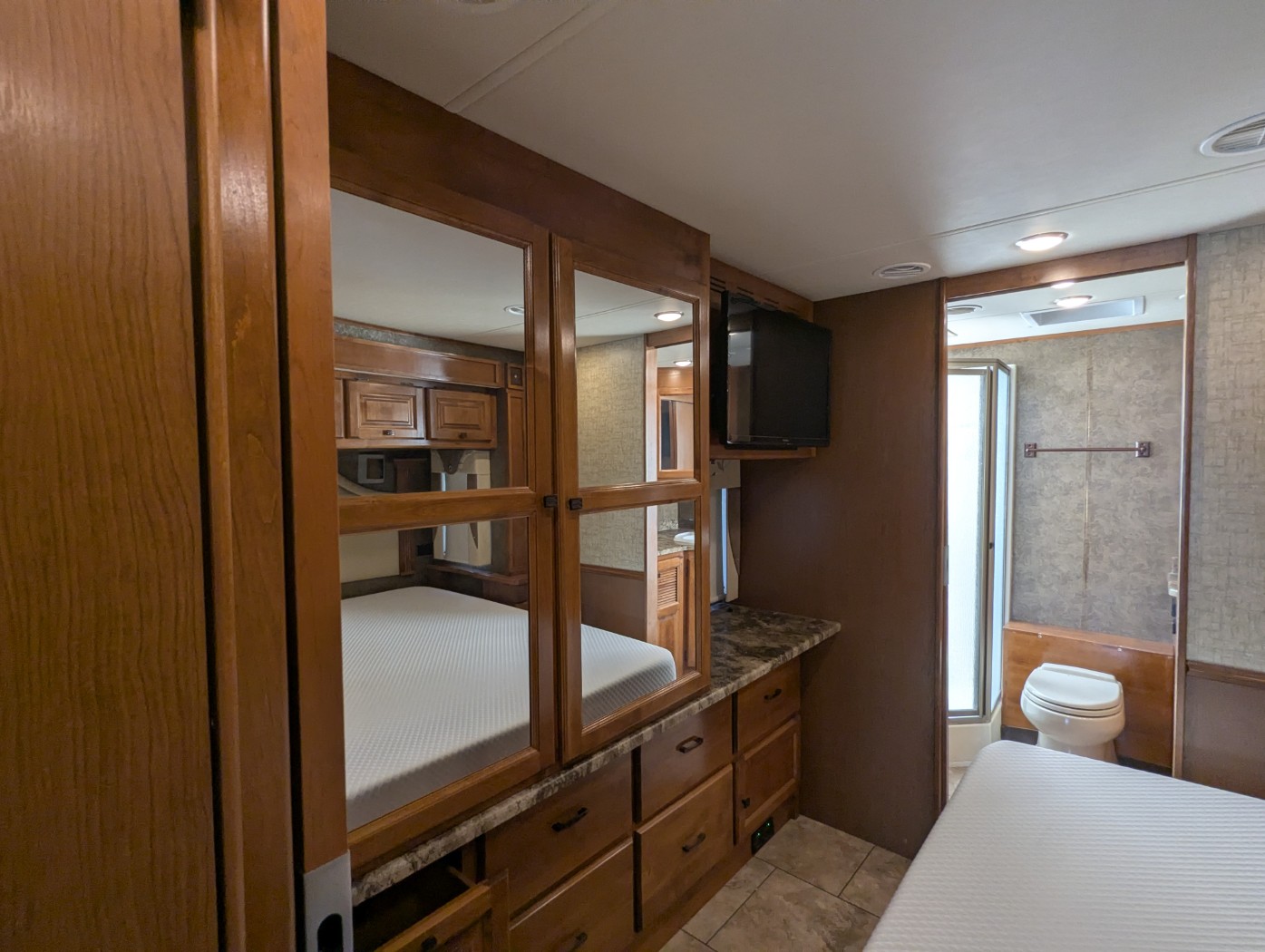 2014 Tiffin Allegro 36 LA - Image 29