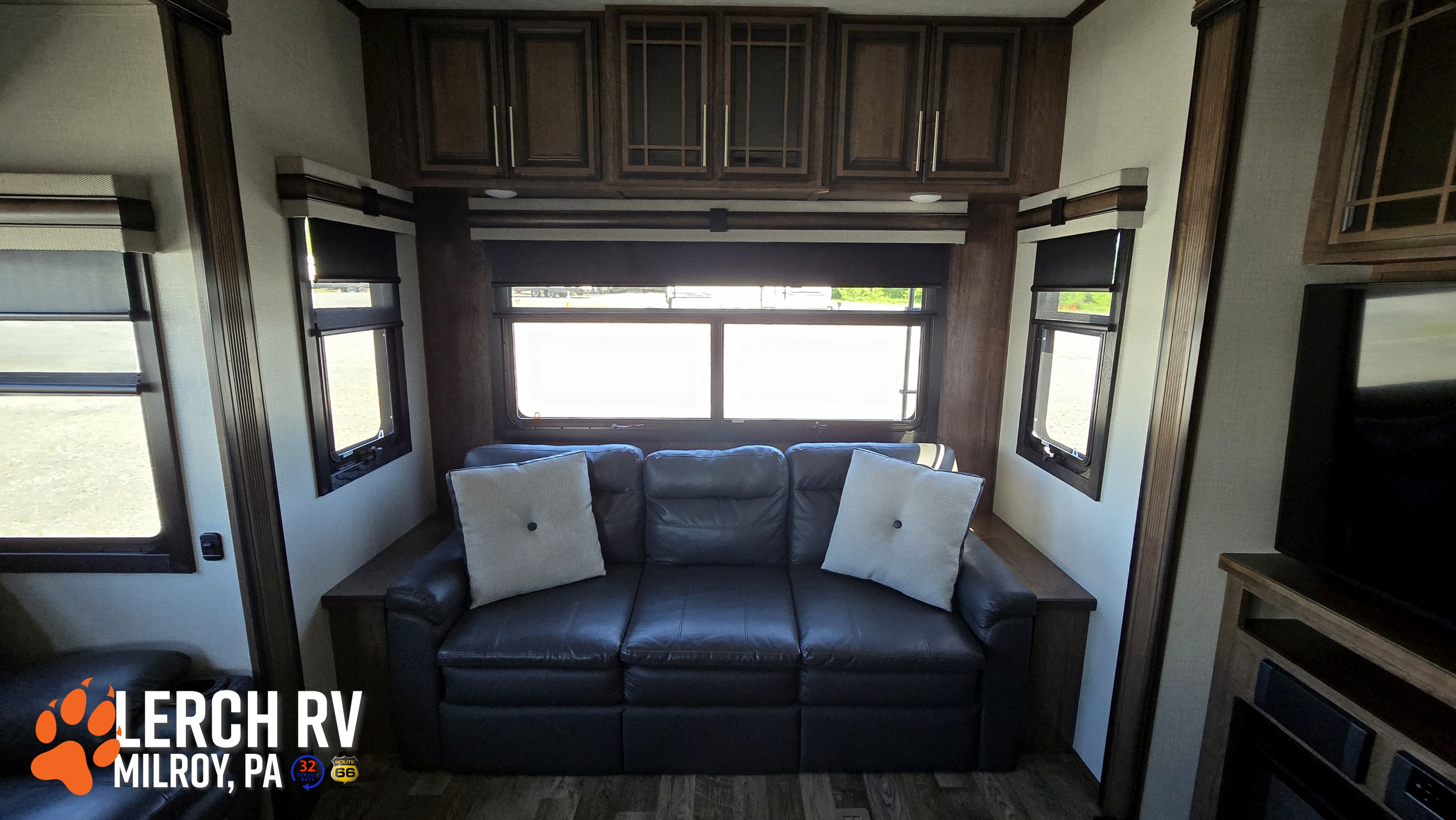 2021 KZ RV Durango Gold G366FBT - Image 15