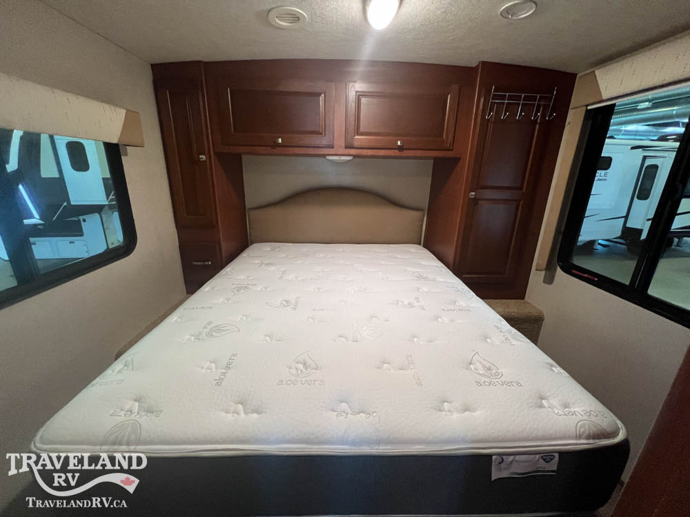 2014 Winnebago Vista 31KE - Image 4