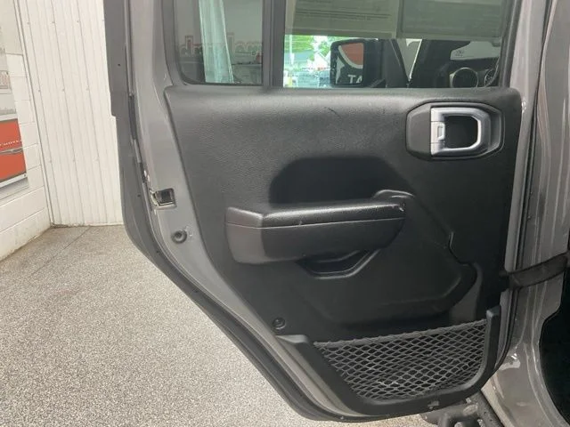 2021 Jeep Gladiator Crew Cab Sport 4WD - Image 19