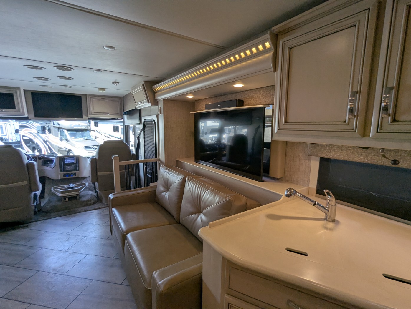 2021 Newmar Bay Star 3626 - Image 49