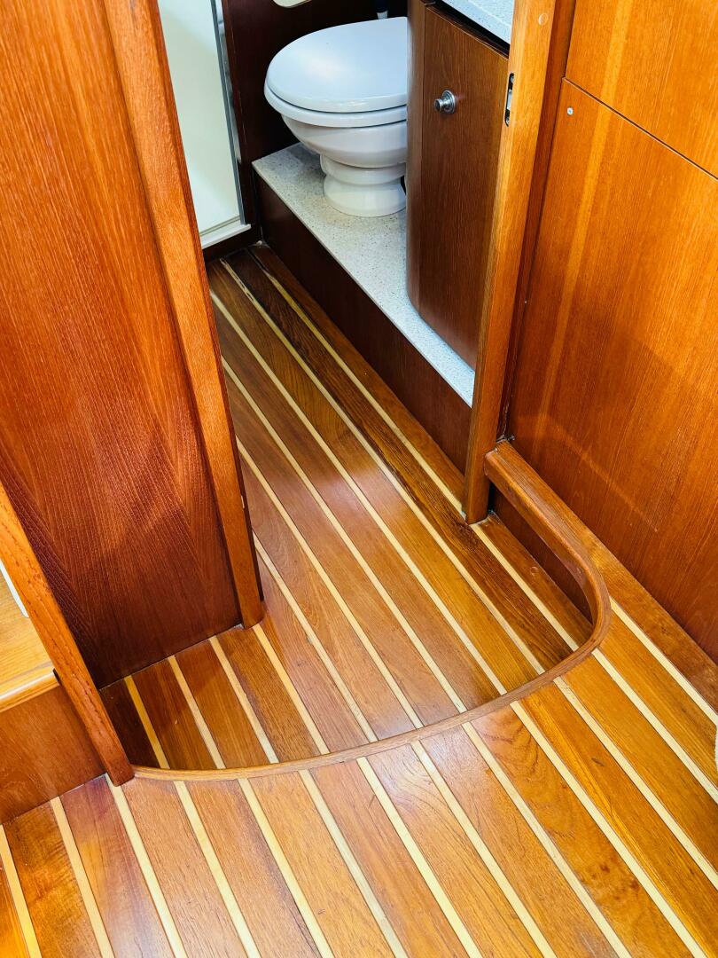 2007 Tiara Yachts 3900 Sovran - Image 34