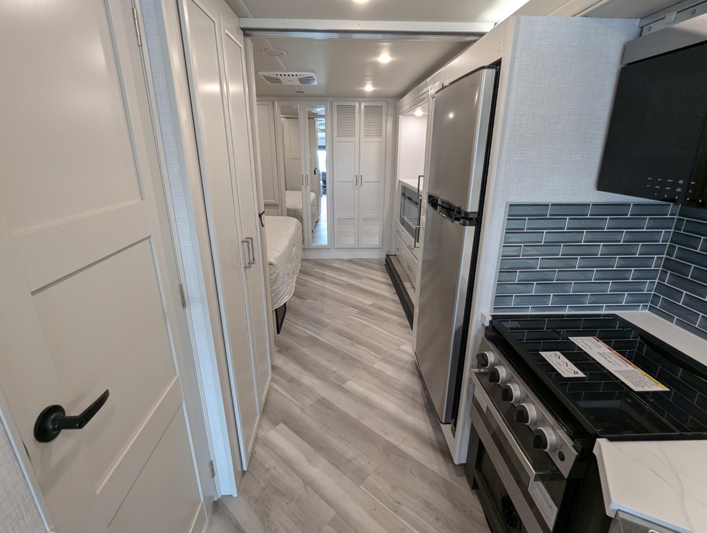 2026 Holiday Rambler Invicta 32RW - Image 20