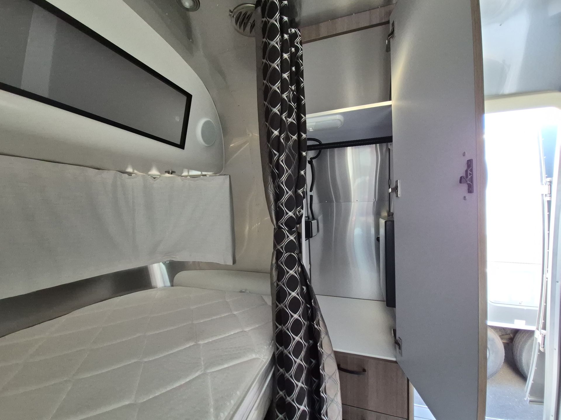 2024 Airstream Caravel 20FB - Image 27