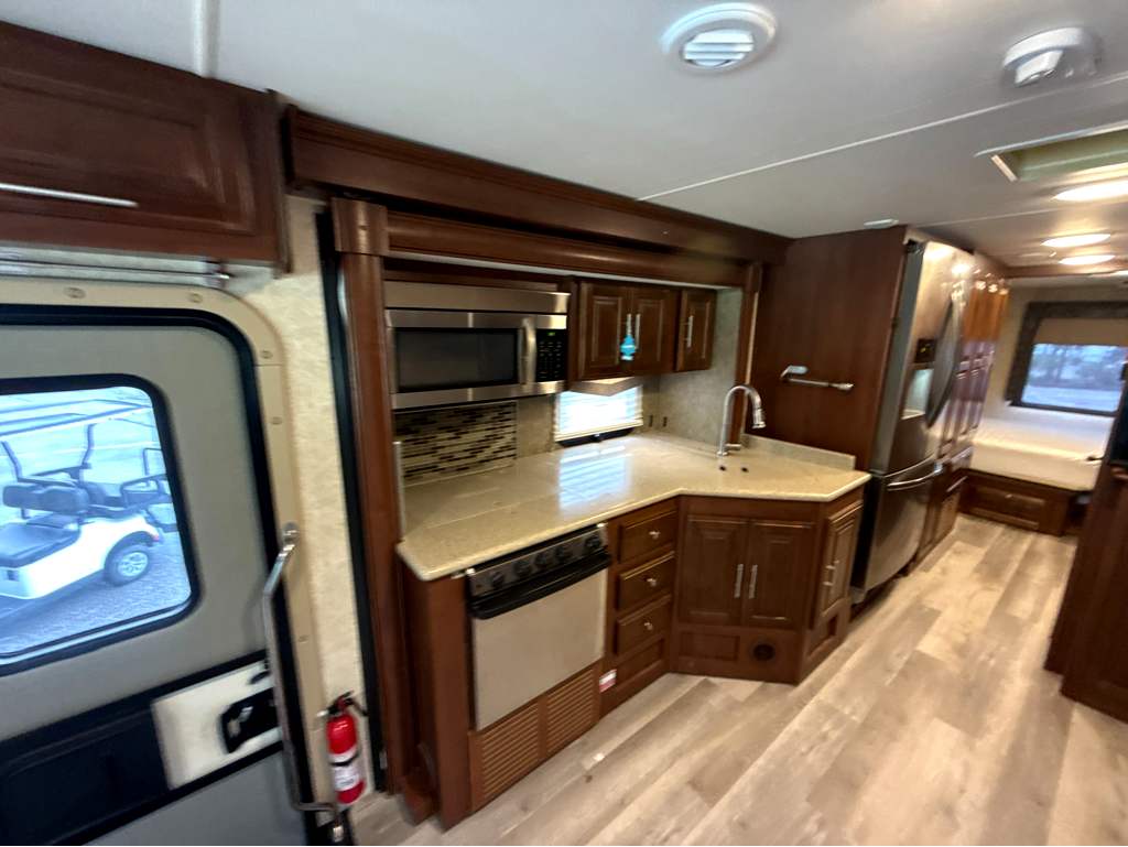 2016 FOREST RIVER GEORGETOWN 328TS - Image 12