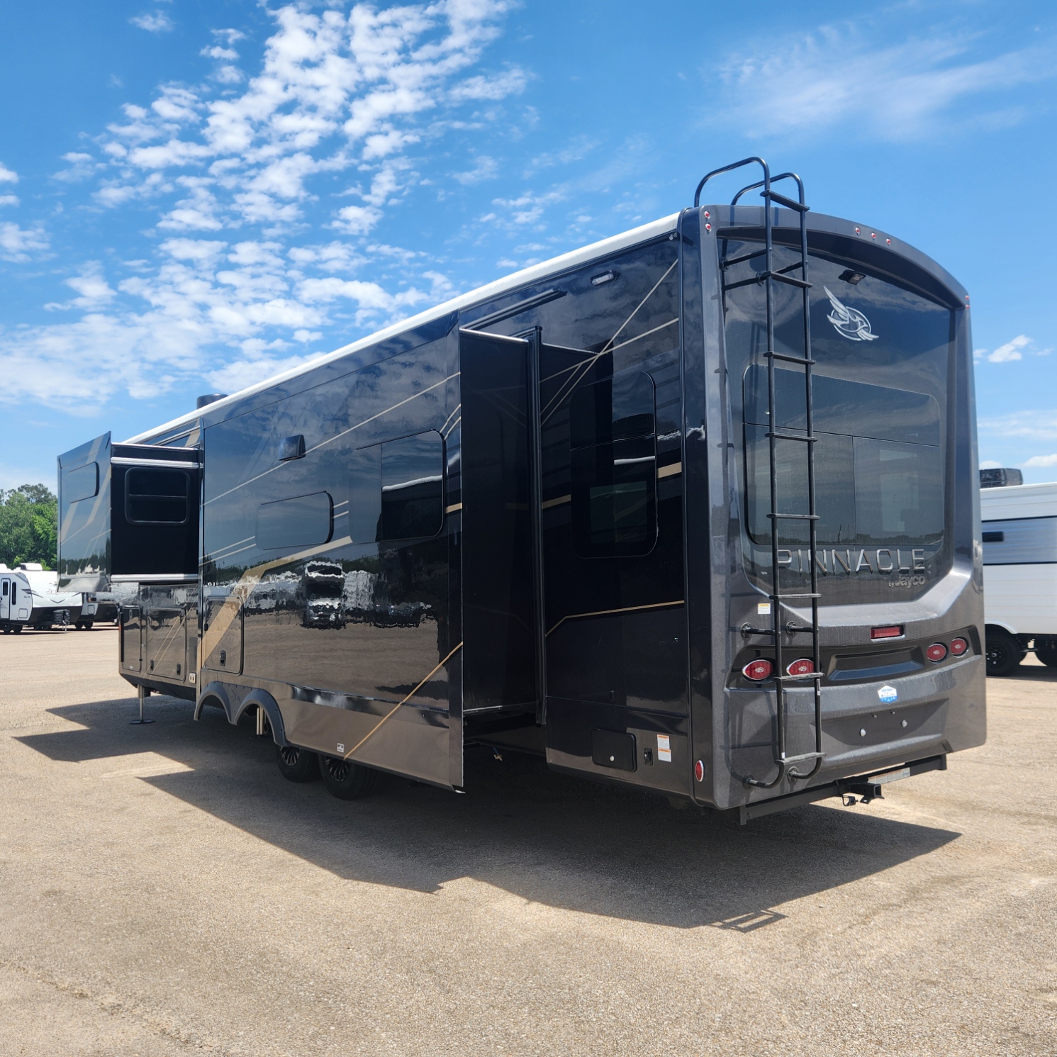 2026 JAYCO PINNACLE 36FBTS - Image 3