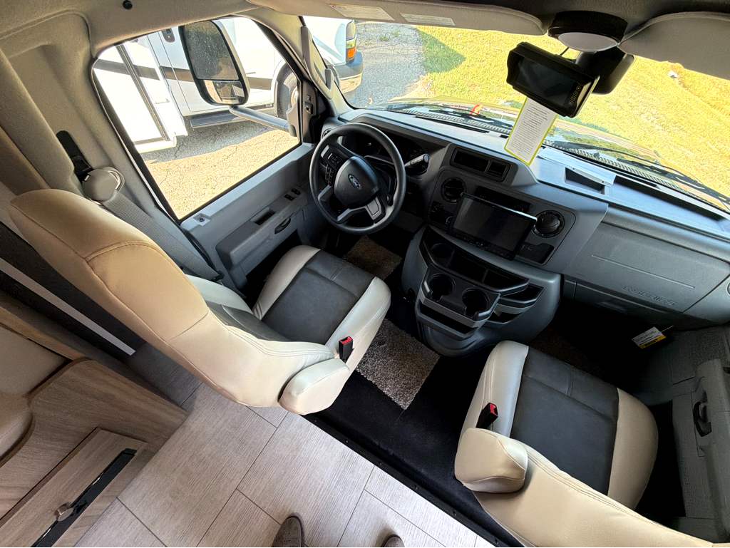 2027 Coachmen Freelander 30RS - Image 11
