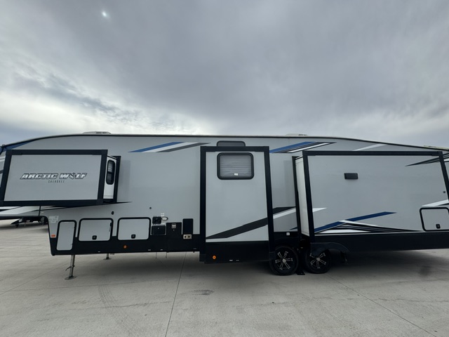 2022 Forest River Cherokee Arctic Wolf 3880 SUITE - Image 6