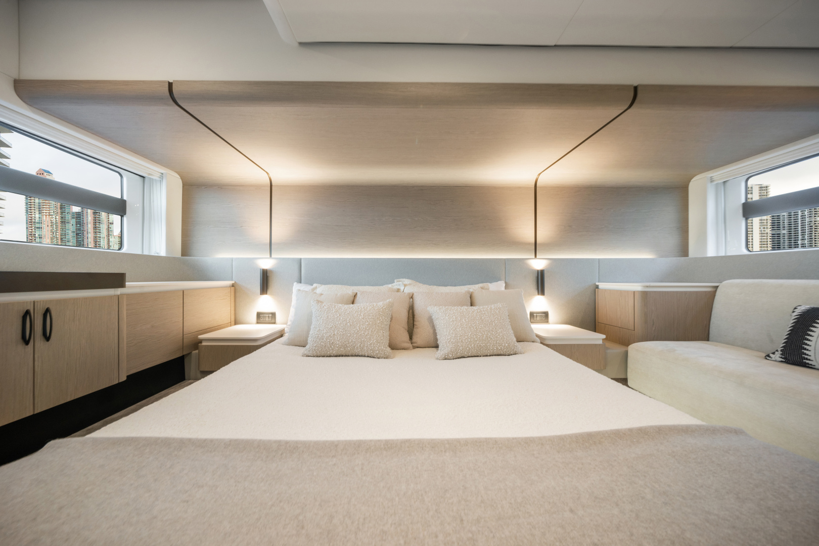 2023 Azimut 53 FLY Base - Image 18