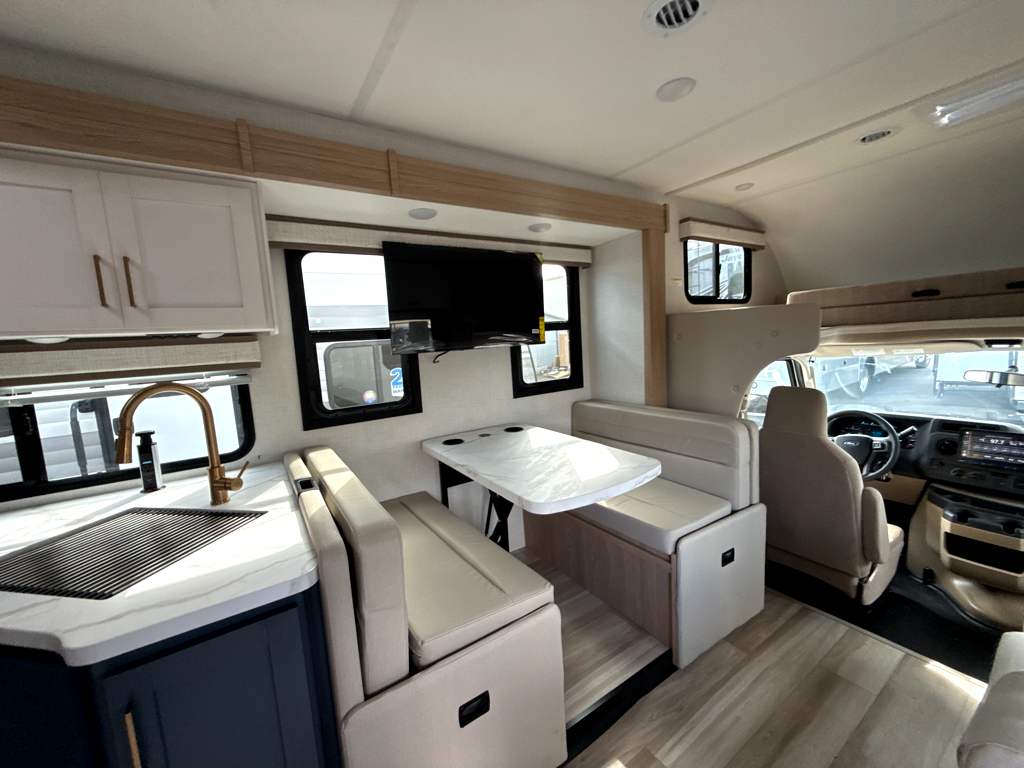 2027 THOR MOTOR COACH MAGNITUDE GA28 - Image 27