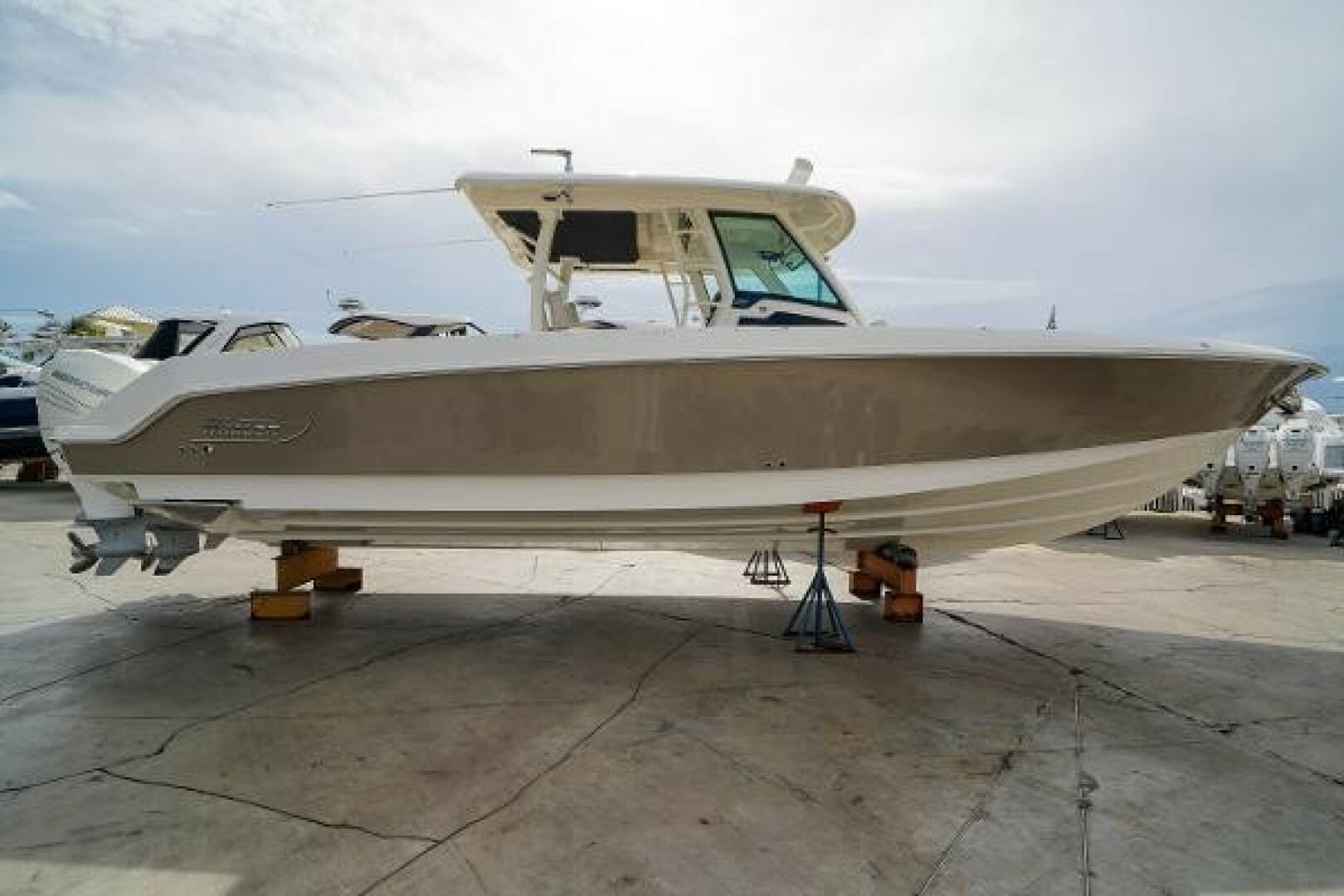 2018 Boston Whaler 380 Outrage - Image 1