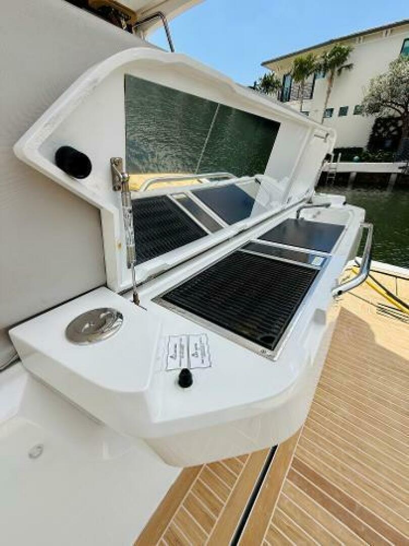 2019 Sealine F430 - Image 9