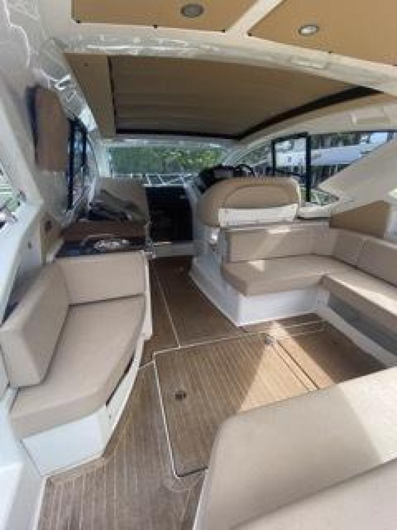 2013 Cranchi M44 HT - Image 3