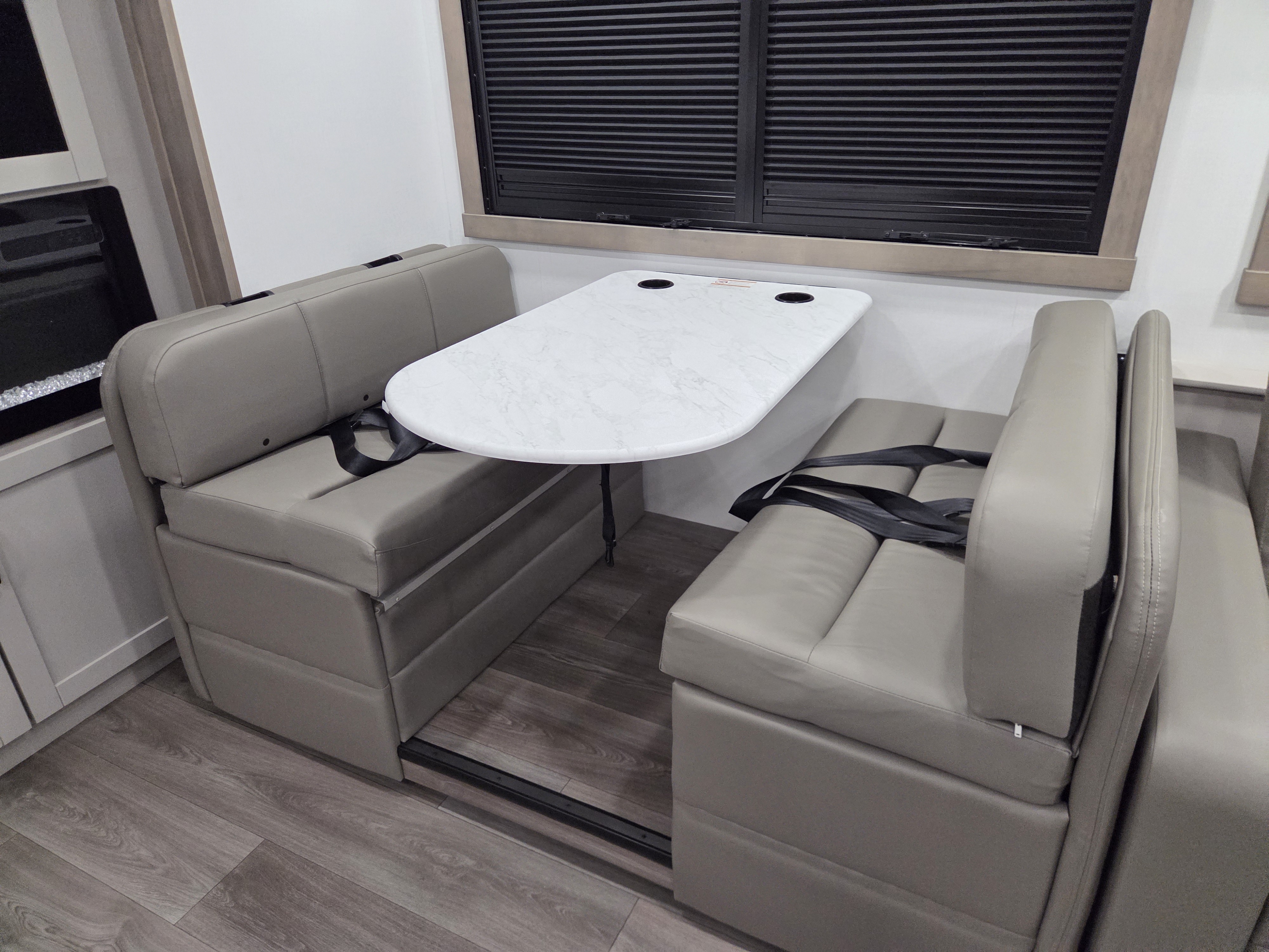 2027 Jayco Precept 34G - Image 7