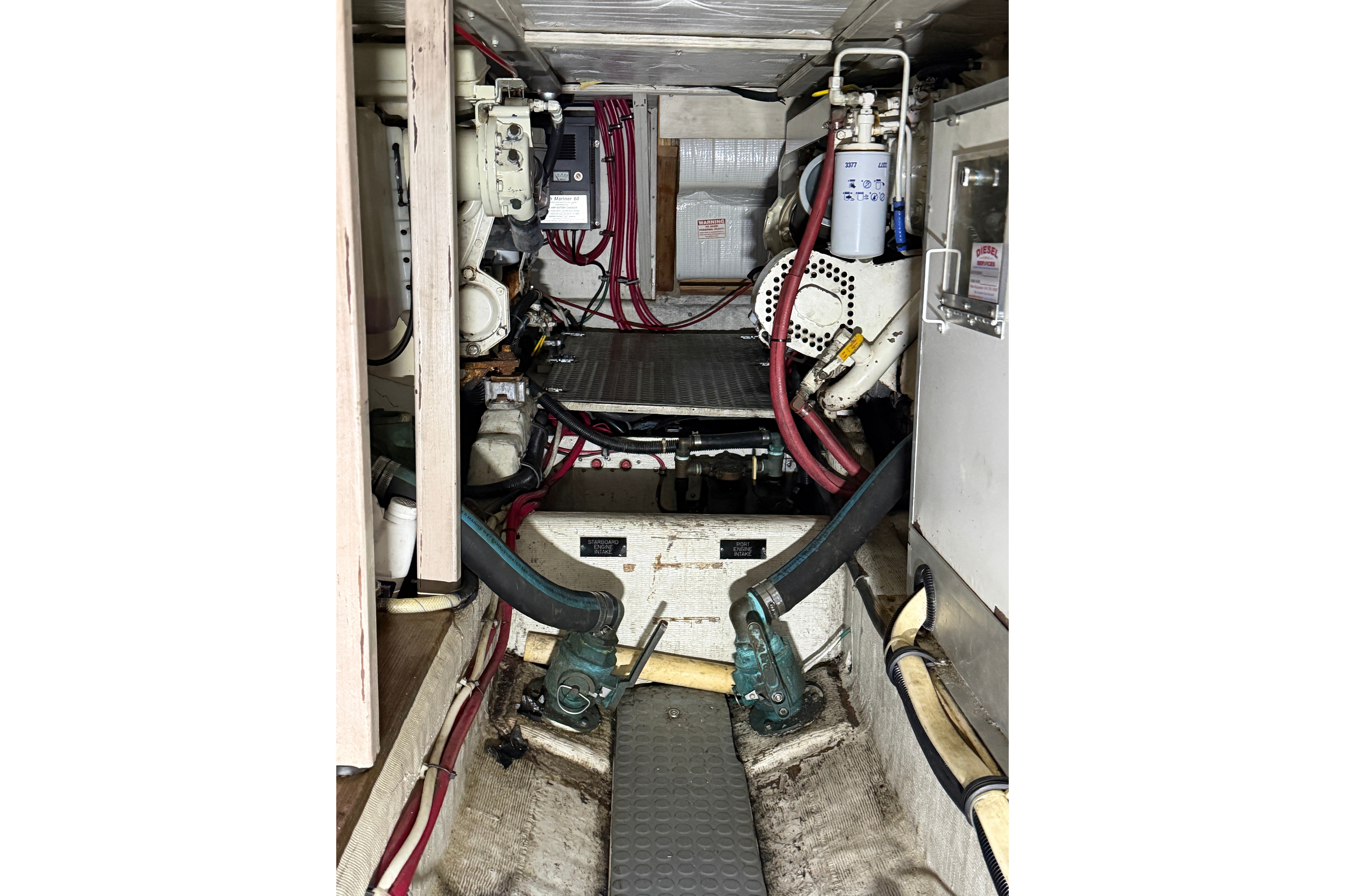1998 Sabreline 36 AFT CABIN - Image 52