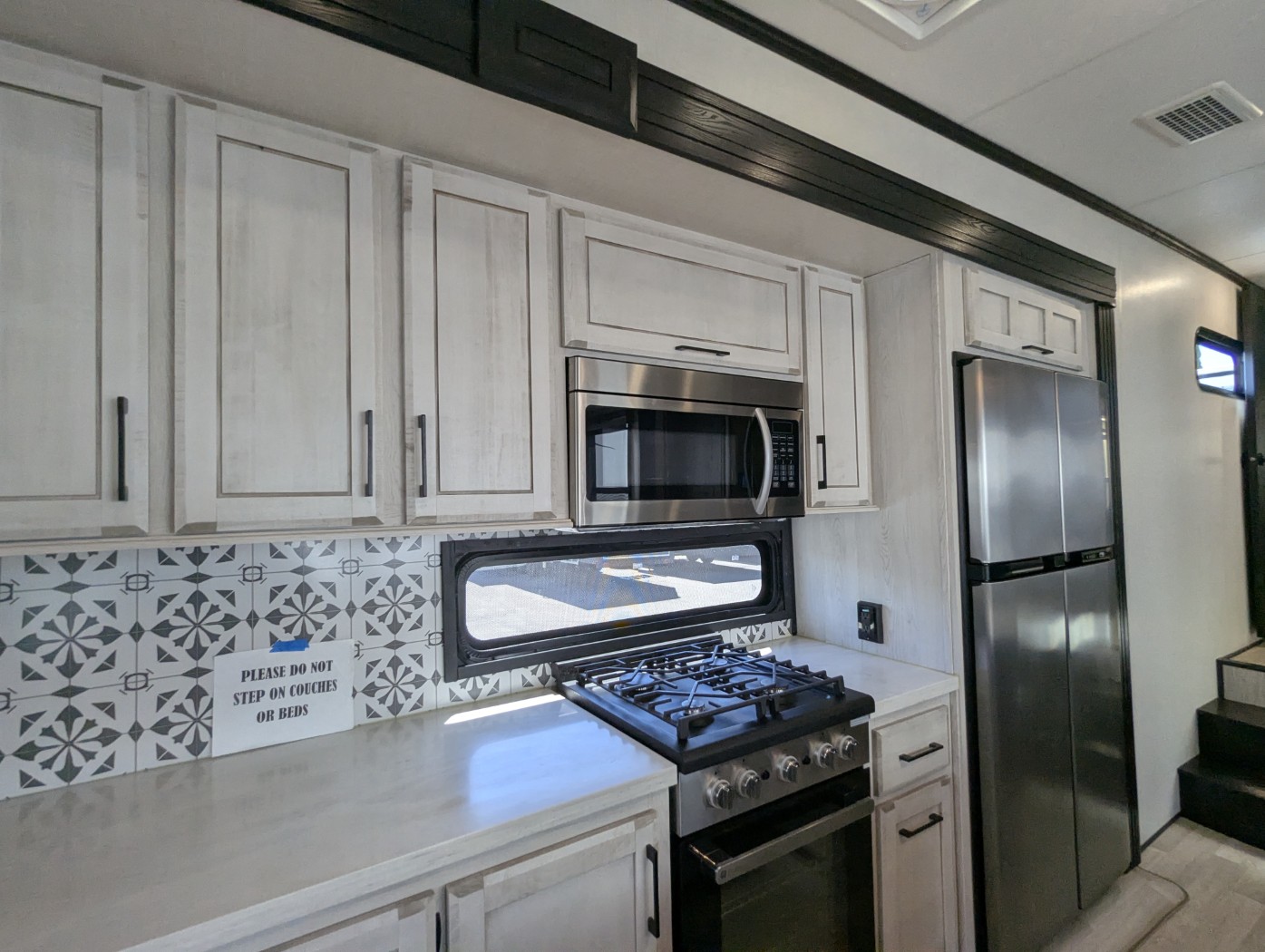 2023 KZ RV Durango Gold G383RLQ - Image 22