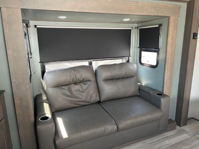 2023 Grand Design Solitude 380FL - Image 19