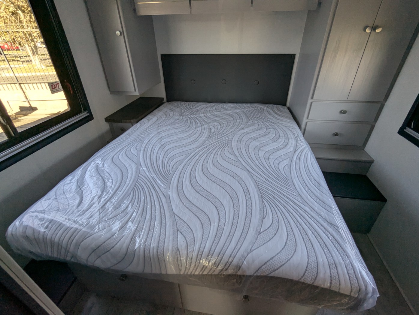 2026 Coachmen Entourage 320LV - Image 26