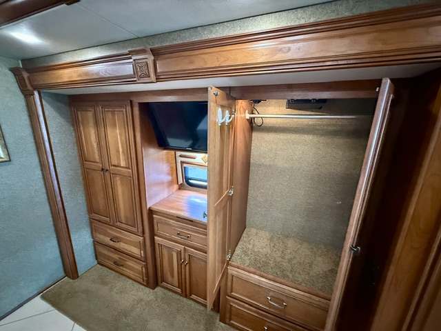 2013 WINNEBAGO TOUR 42QD - Image 24