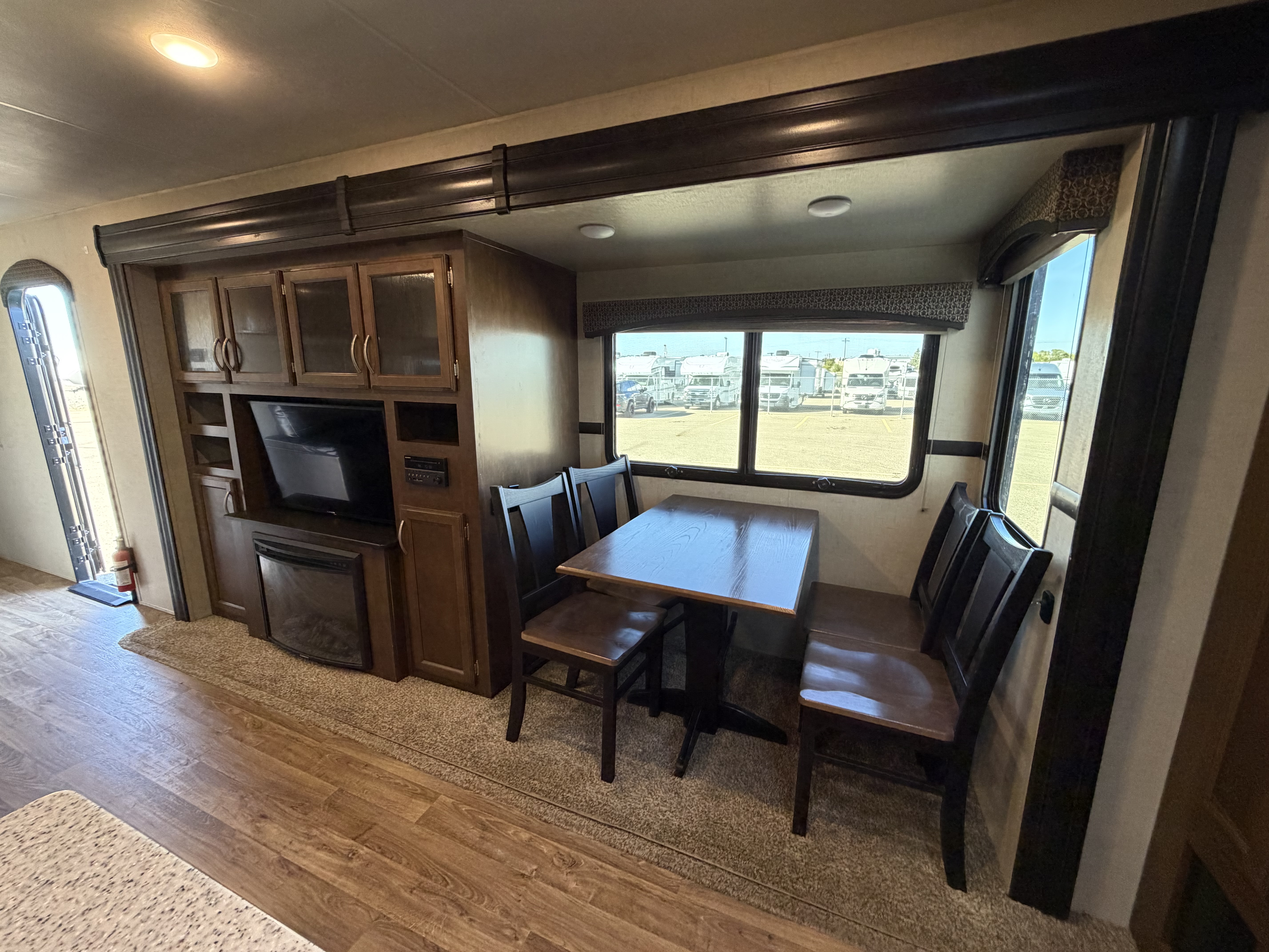 2018 VENTURE RV SPORT TREK TOURING 336 VRK - Image 11
