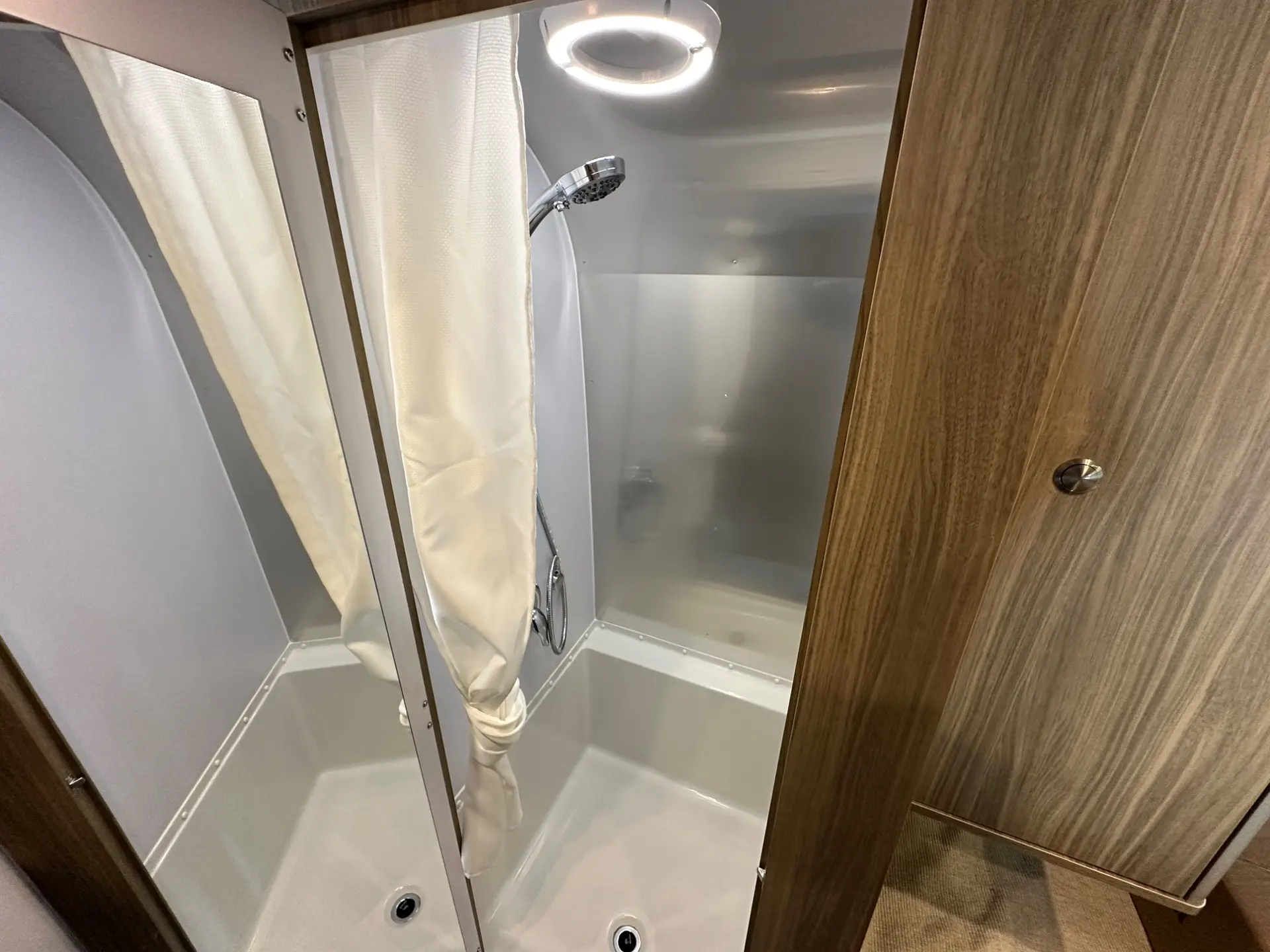 2027 Airstream Atlas 25RT - Image 26