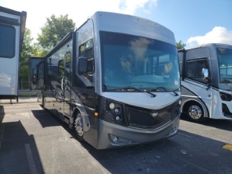 2021 Fleetwood PACE ARROW 36U - Image 1