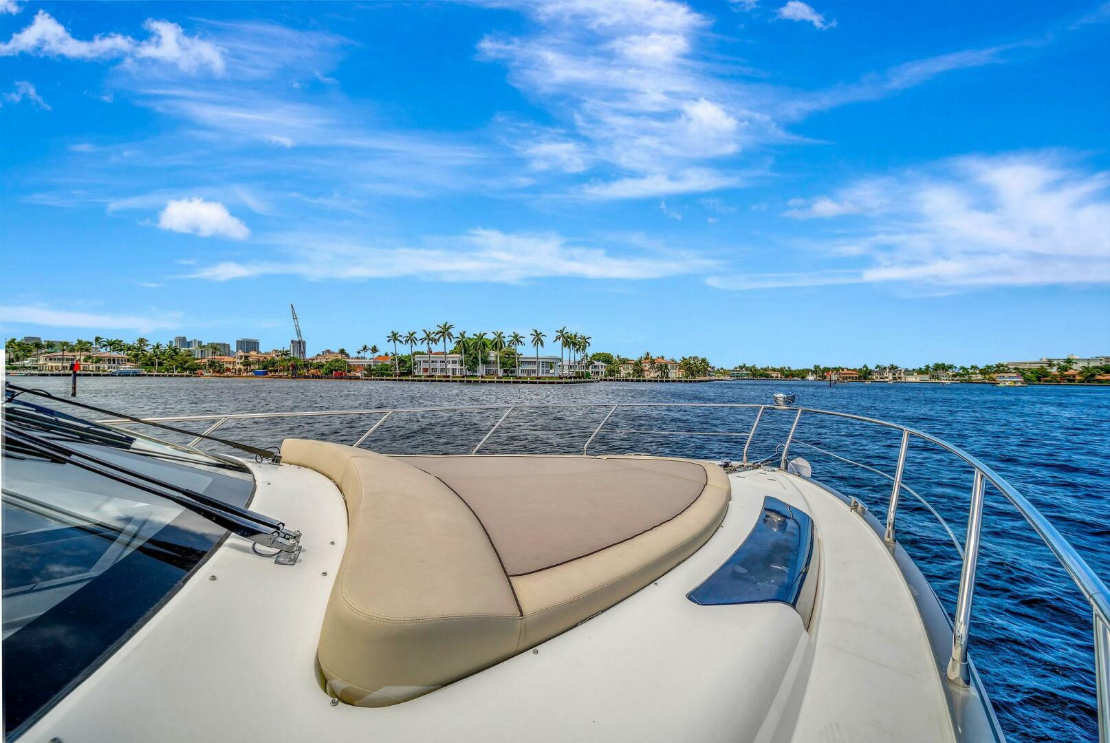 2011 Marquis - Image 24