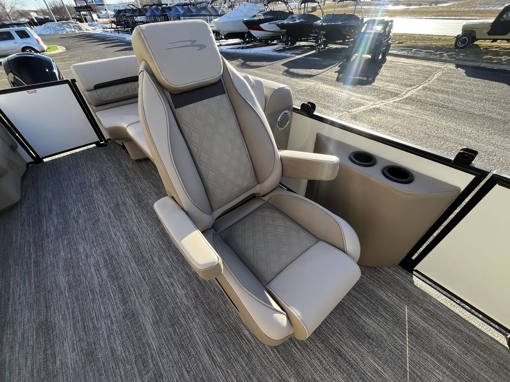 2026 Bennington 22SSR Lux TriToon Pontoon - Image 16