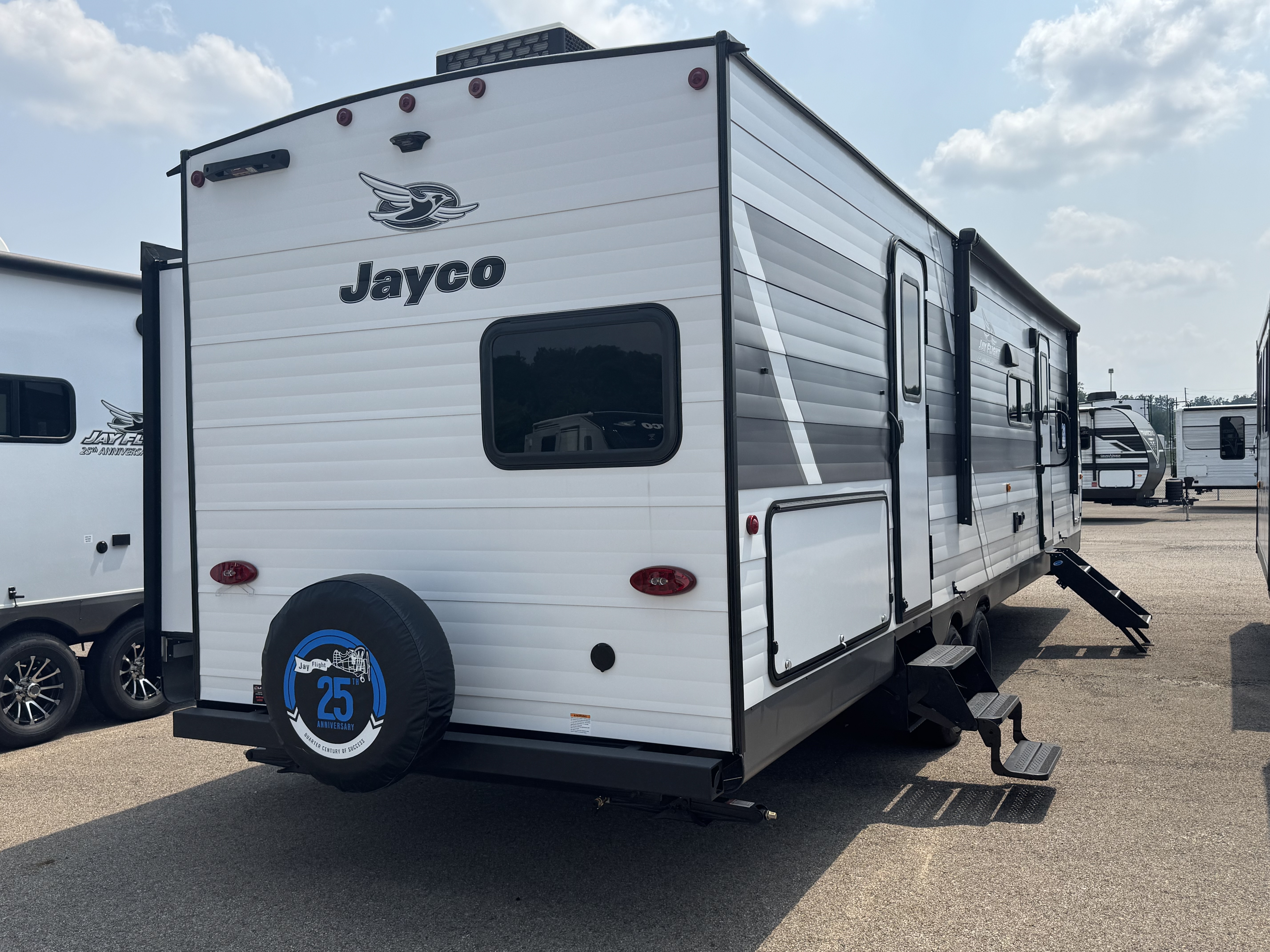 2027 JAYCO JAY FLIGHT 321BDS - Image 4