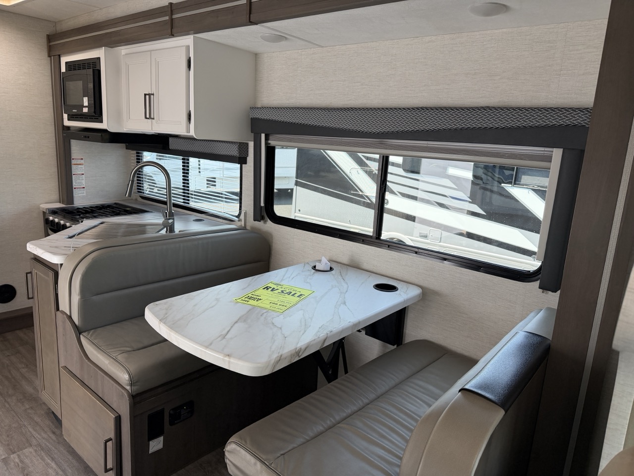 2025 Thor Motor Coach Four Winds 28Z - Image 6