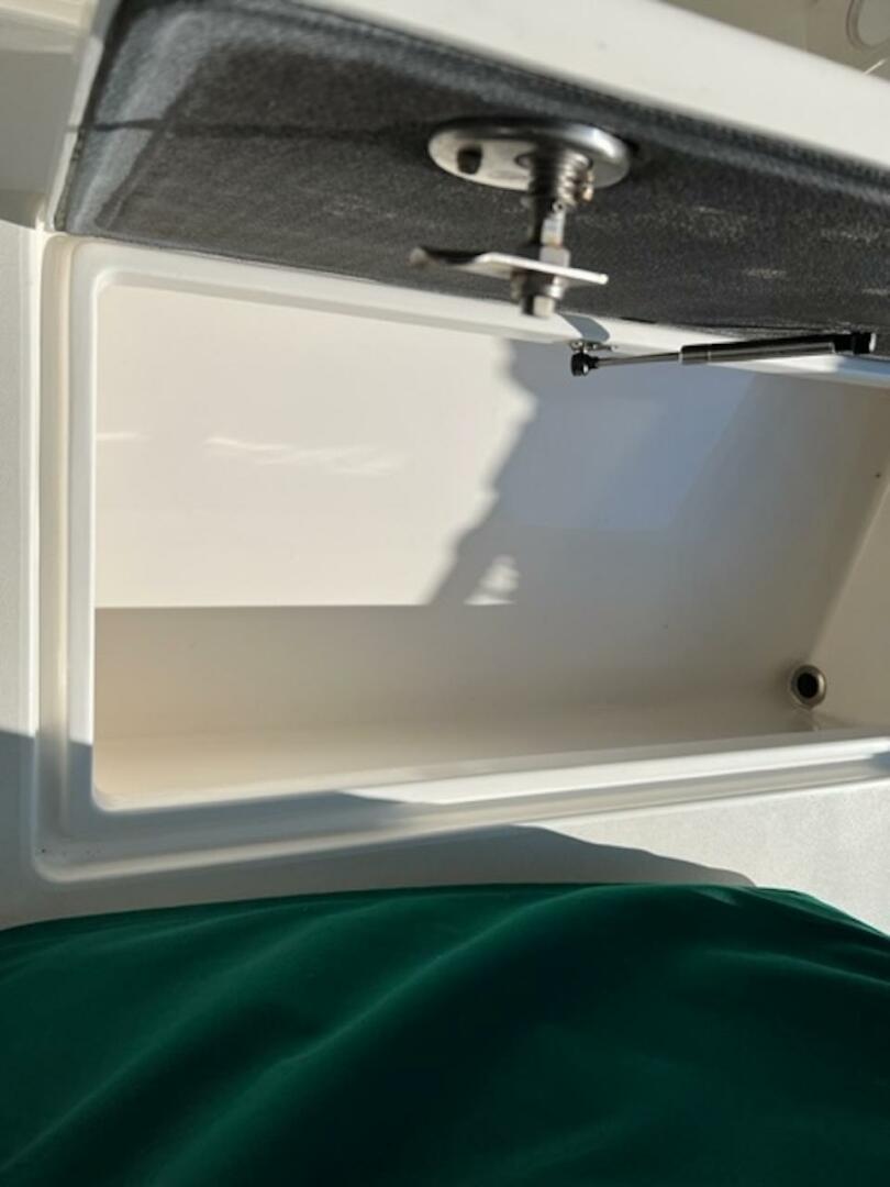 2008 Spectre 34 Center Console - Image 45