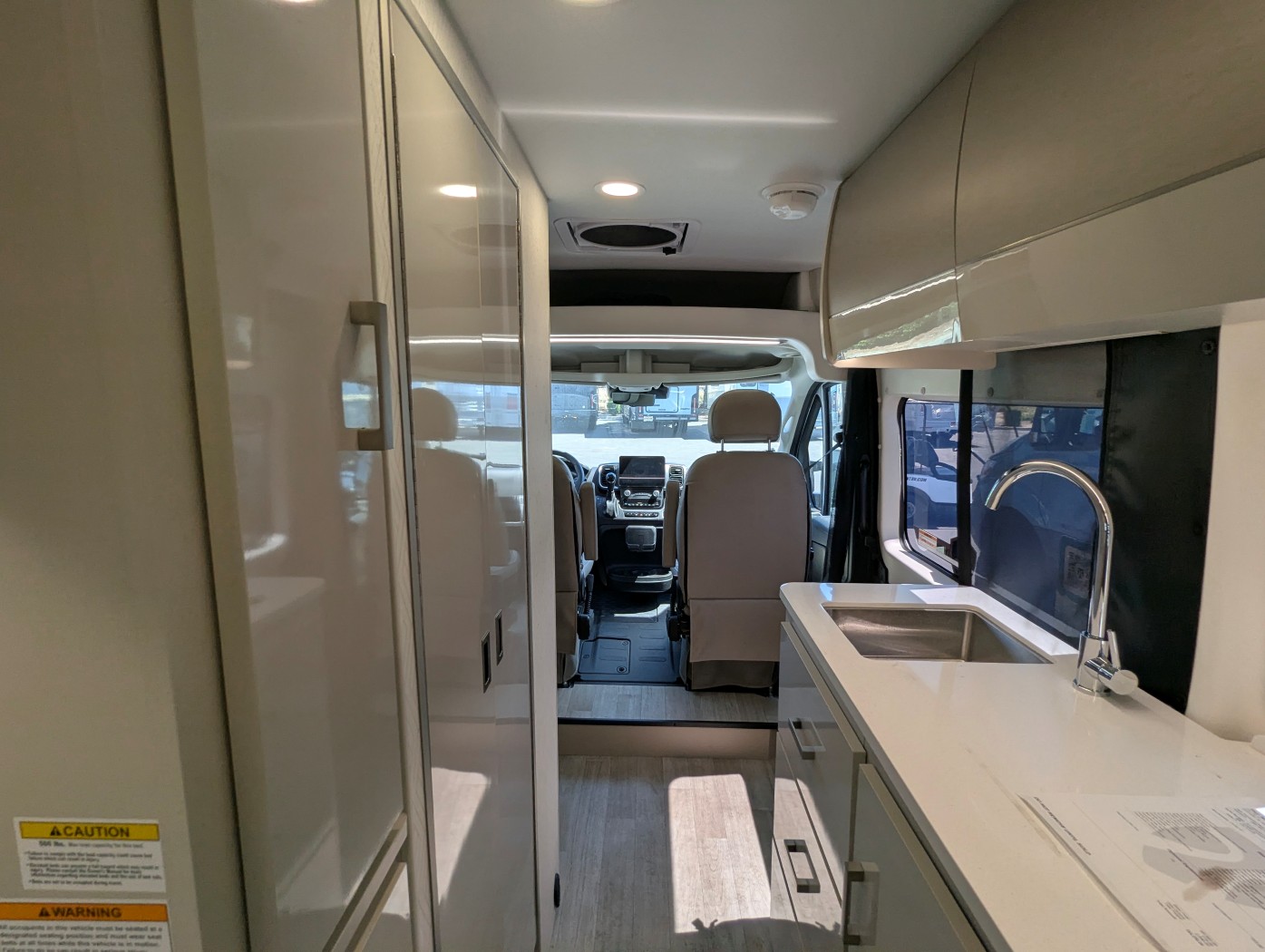 2027 Thor Motor Coach Tellaro 20U - Image 27