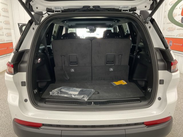 2026 Jeep Grand-Cherokee-L Laredo Altitude 4x4 - Image 36